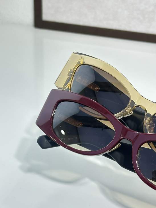 Picture of Dior Sunglasses _SKUfw77097919fw